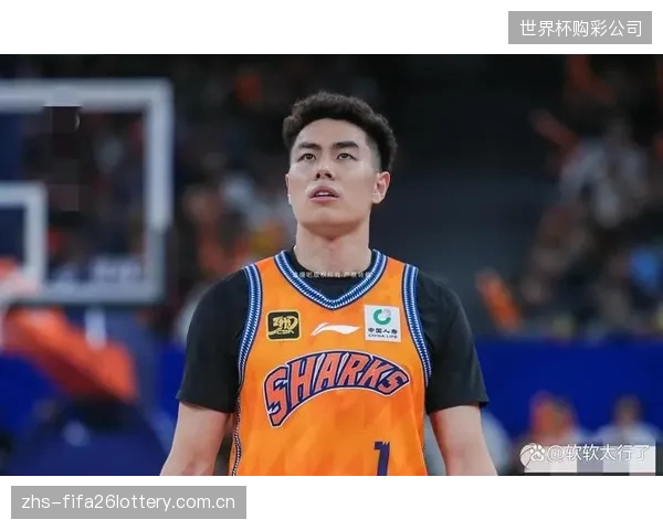 李弘权与李添荣在上海队进步明显,本土年轻球员的成长收获回报。 李弘权与李添荣在上海队进步明显,本土年轻球员的成长收获回报。